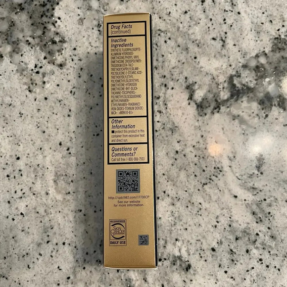 Cle de Peau Beaute Radiant Cream Foundation O80 Deep Ocher 21ml 0.88 oz NEW - Picture 6 of 10